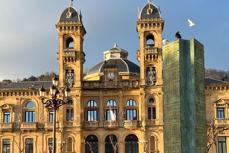 New Tour! 3H Walking City Tour in San Sebastian(very small group)