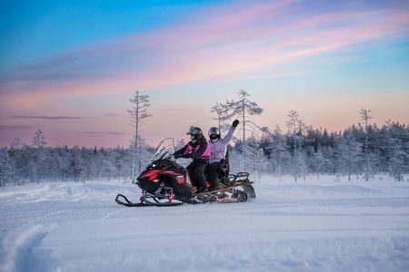 Snowmobile Tours in Rovaniemi Lapland