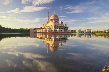 Private Putrajaya Tour with Lake Cruise Ticket Half Day