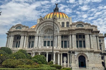 EXCLUSIVE TOUR to Palacio de Bellas Artes - small groups