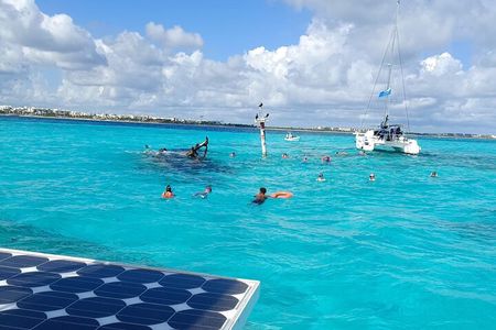 Isla Mujeres Tour with buffet, open bar & snorkel & North Beach