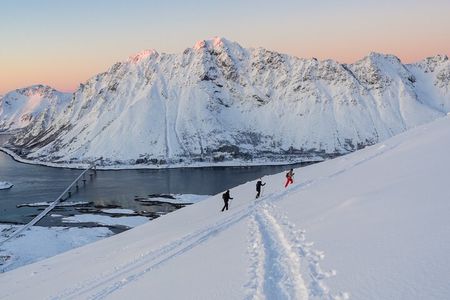 Lofoten Islands: Guided Snowshoeing Tour - Uphill version