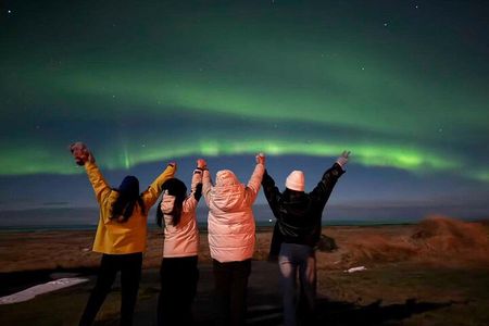 Reykjavik: Northern Lights Small Group with Surprise
