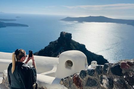 Santorini Bliss: Discover the Charms of the Southern Delight