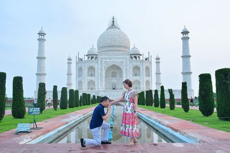 Taj Mahal Luxury Tour From Delhi by First Class Train Tickets