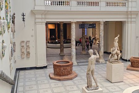 Victoria and Albert Museum Private Tour with Art Specialist