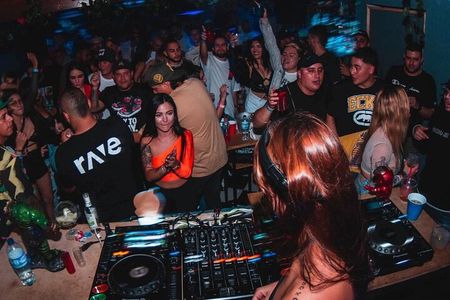 One Night in Rooftops and Nightclubs of Panamá