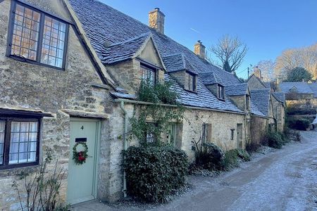 Cotswolds Uncovered: Exclusive Private Tour to Hidden Gems