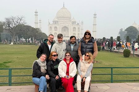 Taj Mahal and Agra Private Day Car Tour from Delhi with 5* Meal