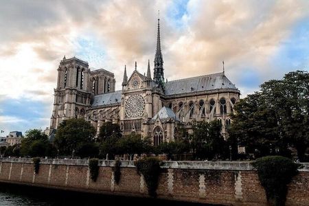 Notre Dame Paris Cathedral Early Access Guided Walking Tour