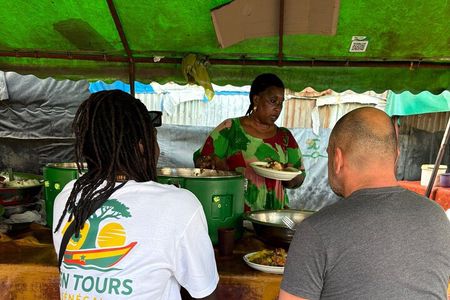 Dakar/Gorée scooter immersion between sea faith and daily life