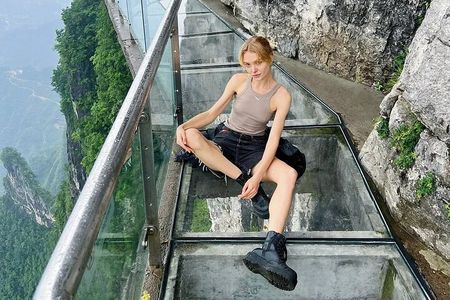 Private Guided Day Tour at Glass Skywalk of Tianmen Mountain