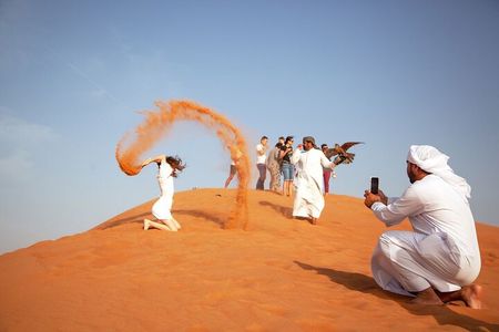 Private Red Dunes Evening Safari + BBQ Dinner + 5 Live Shows