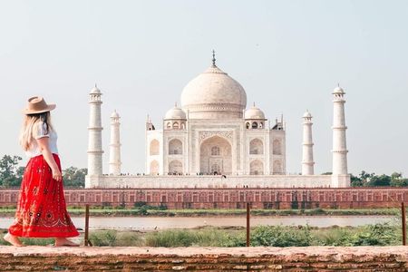 Luxury Delhi to Agra Tour with Taj Mahal and Agra Fort