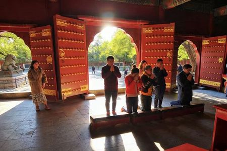 4-Hour Private Tour: Lama Temple, Confucius Temple, Guozijian Museum with Dim Sum