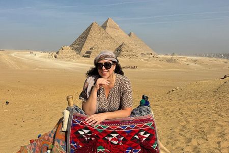 Giza Pyramids & Sphinx Tour with Expert Guide & Mobile Photoshoot