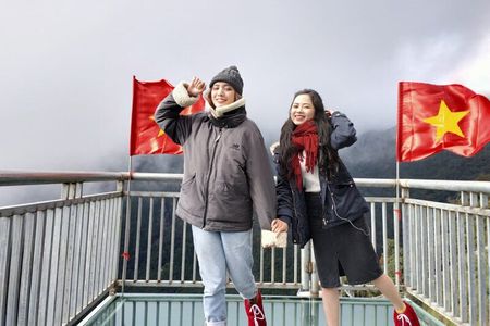 Sapa Glass Bridge and Silver Waterfall Half Day Tour