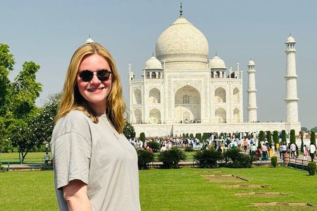All-Inclusive Taj Mahal Sunrise Tour from Delhi by Car