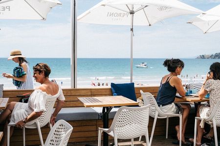 Auckland: Waiheke Island Wine Tour + Tastings & Beachfront Lunch