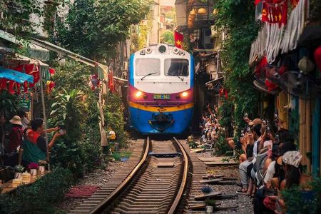Hanoi's Old Quarter Street Food Experience and Train Street