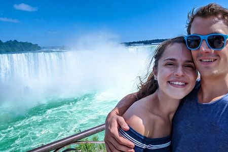 Toronto to Niagara Falls In-Depth Small Group Max 12 Tour w/Boat 