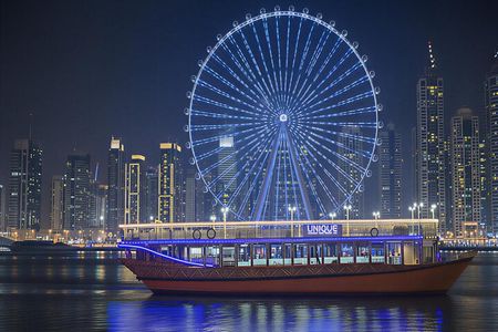 Dubai Marina: Luxury Dhow Cruise, Buffet Dinner & Live Show