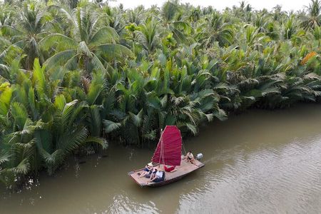 Ben Tre Mekong Zig Zag: Scooter, Sailboat, and Food (Full day)