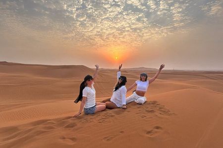 Dubai Red Dunes Desert Safari with Premium Camp & + 5 Shows