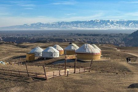 Charyn Canyon with Horse Riding and Sauna Tour