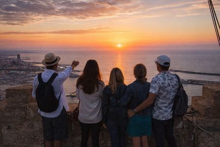 Barcelona Best Views: Old Town and Montjuic Castle Private Tour 
