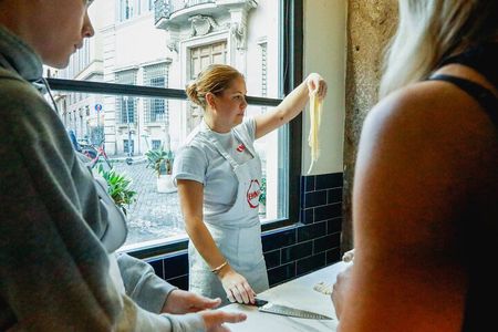 Pasta and Tiramisu Cooking Class with Prosecco in Rome