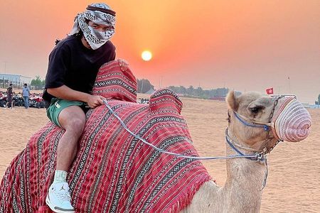 Private Dubai Red Dunes Desert Safari with Dinner and Live Shows