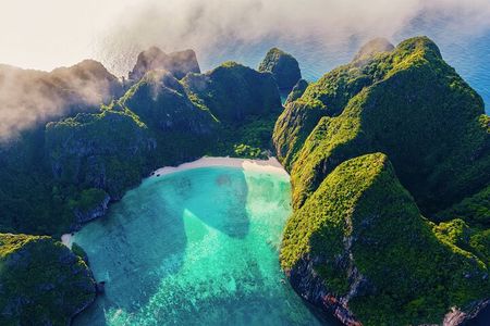 Phi Phi Islands Premium Speedboat Tour from Phuket with Lunch