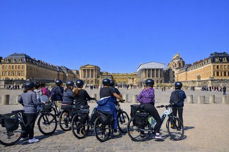 Versailles Full-Day Electric Bike Tour : Market, Picnic & Palace