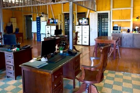 Walking Tour: Death in Paradise & Honoré Police Station Set Entry