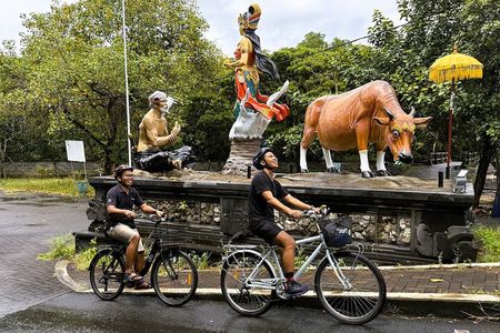Bali: Sanur Cycling Tour with Market, Ritual & Rice Fields