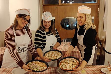 Knead, Walk and Taste Rome with Pizza Class in Trastevere