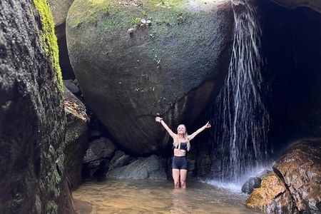 Hiking in the Tijuca Forest : Waterfalls and Caves