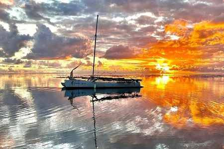 Sunset excursion on a unique polynesian sailing outrigger
