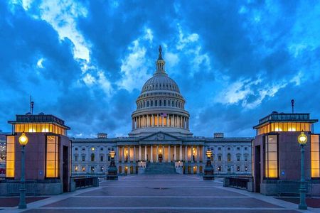 Night Monuments Tour with 10 Stops and Admission Ticket Upgrades