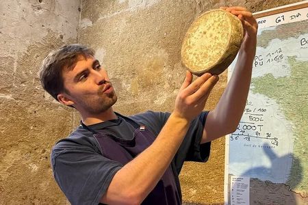 Cheese & Wine Tasting in Montmartre with a Local Cheesemonger