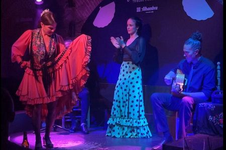 Barcelona Old Town Night Small Group Tour with Tapas & Flamenco