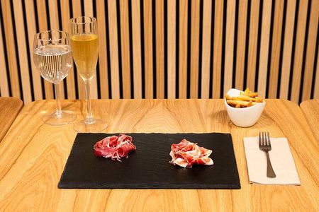 Ham Experience Essentials : Iberian Ham Tasting in Barcelona