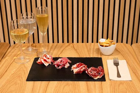 Ham Experience Premium : Iberian Ham & Wine Tasting in Barcelona