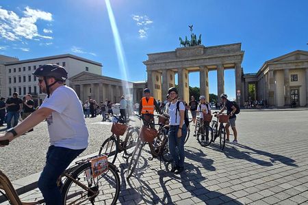 Berlin : The best bike tour with a Berlin guide and insider tips