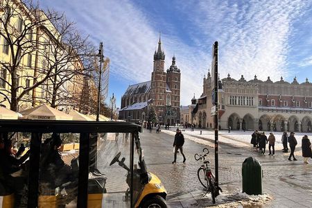Krakow: Guided City Tour by Golf Buggy (with hotel pickup)