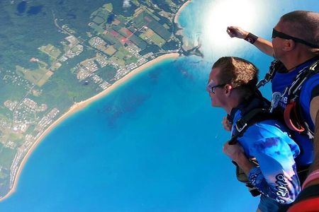 From Cairns: Tandem Skydive Experience over Mission Beach