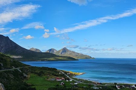 Arctic Fjord Explorer: Mountains, Coast & Hidden Beaches