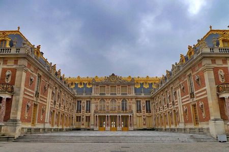Versailles Palace Guided Tour with Gardens Access from Paris