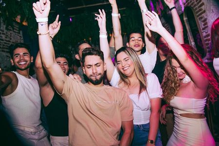 Caribbean Night : Bars, Dance, Cocktails and Rhythm in Cartagena